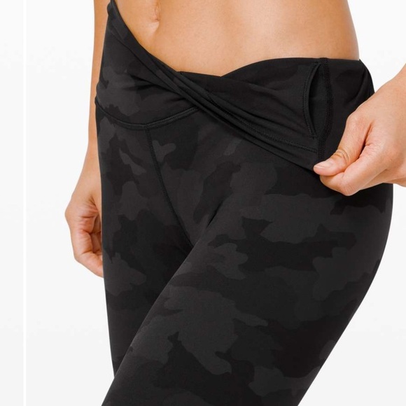 Lululemon Wunder Under High-Rise Tight 28" *Full-On Luxtreme Camo size 4 - Picture 3 of 10